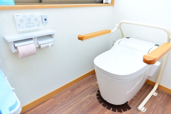 介護する女性