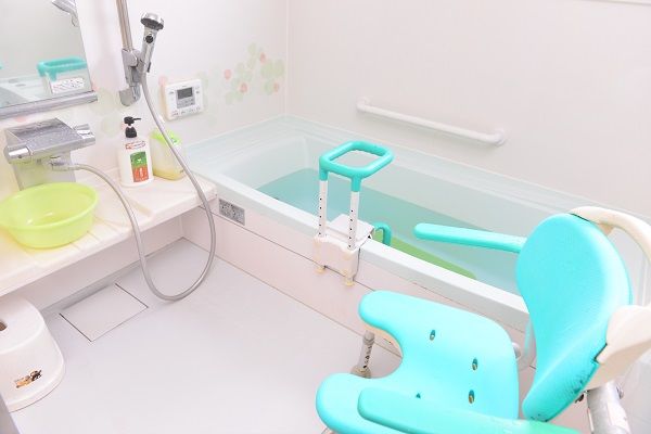 介護する女性